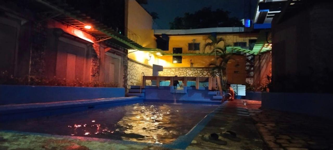 2 Hotel Saleh Анхелес Экстерьер фото
