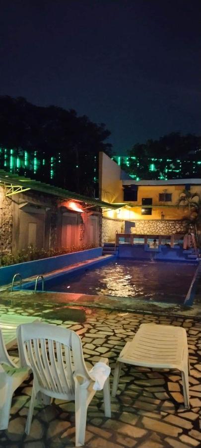 2 Hotel Saleh Анхелес Экстерьер фото