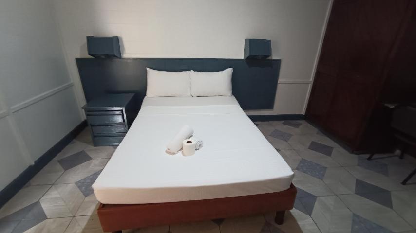 2 Hotel Saleh Анхелес Экстерьер фото
