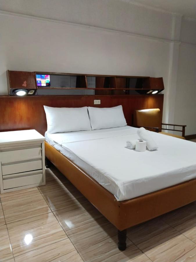 2 Hotel Saleh Анхелес Экстерьер фото